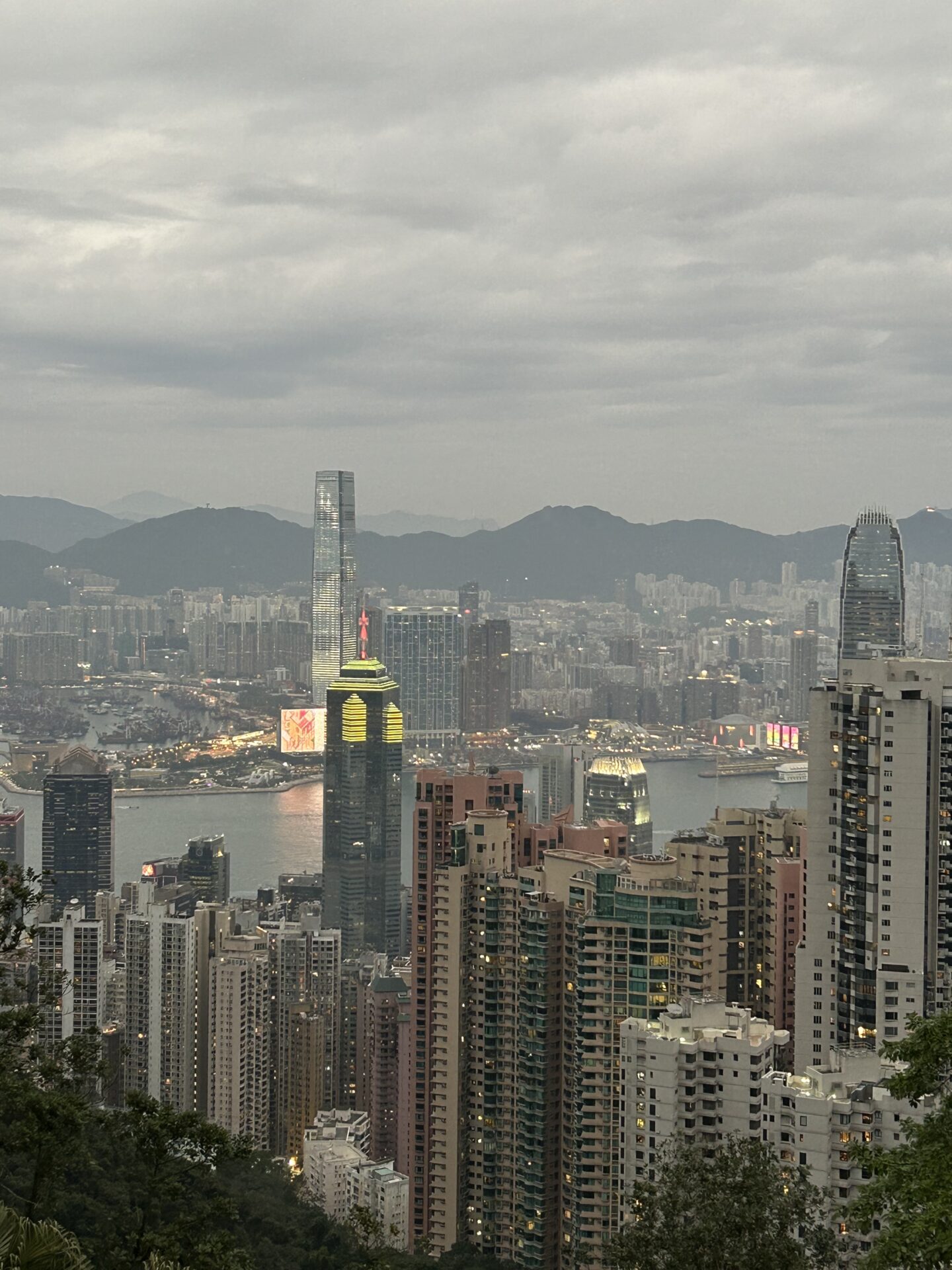 City Break in Hong Kong Day 3: Brunch in Little Cove Espresso, Victoria Peak and A Symphony of Lights.