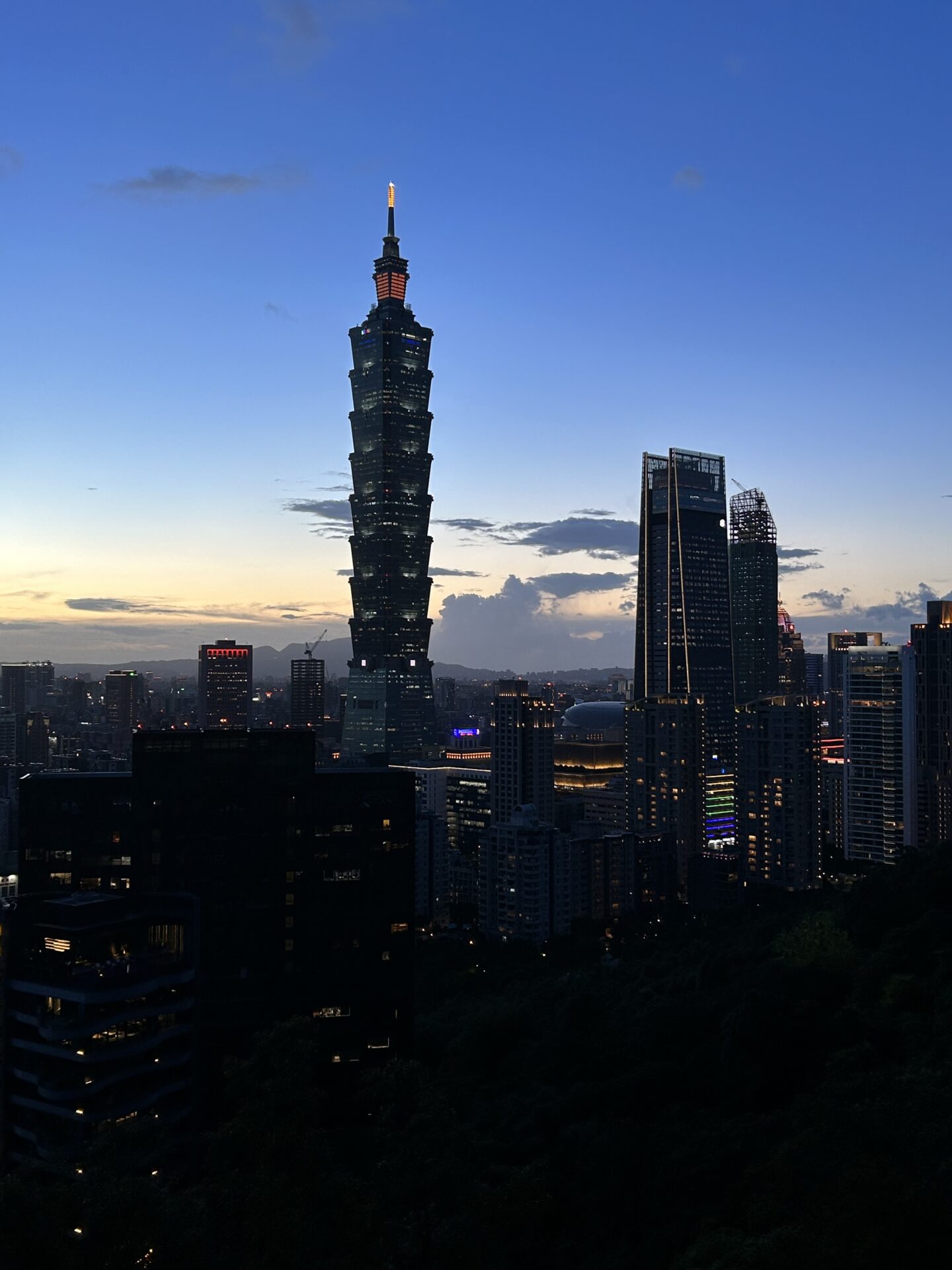 View on the way up Elephant Mountain, Taipei.