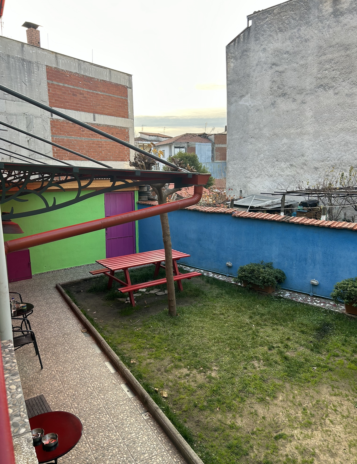 Meteora Central Hostel outside seating area