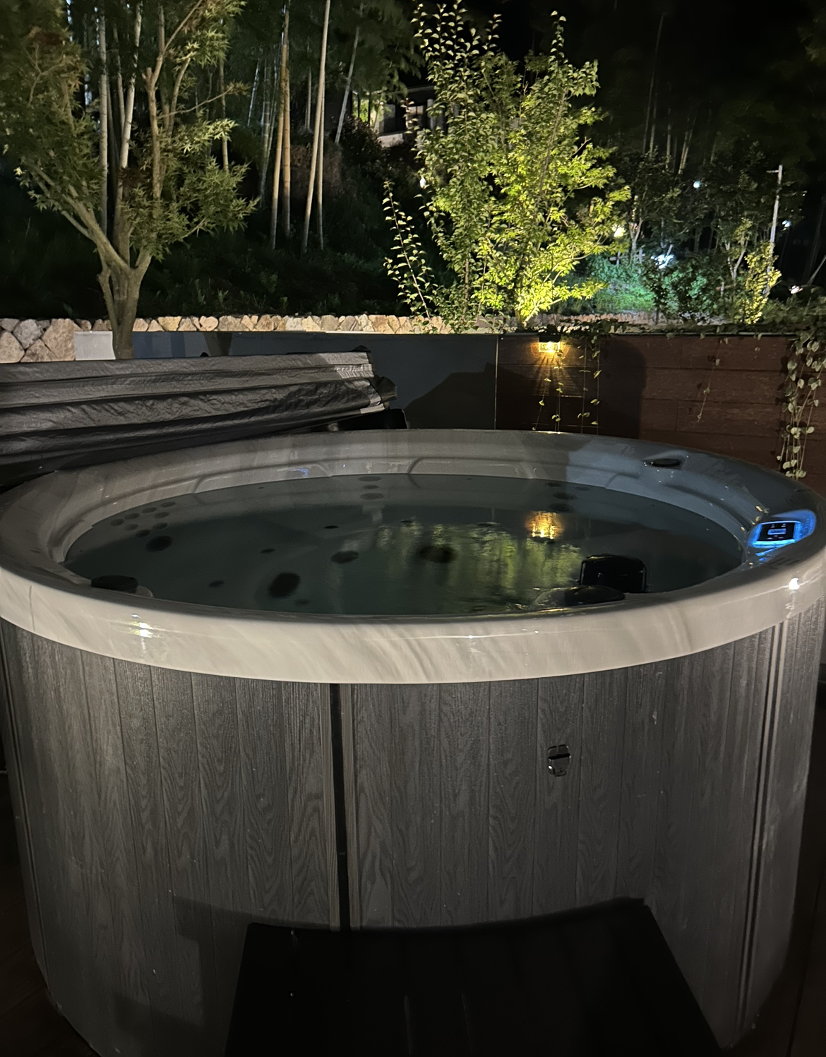 Hot tub at Anji Flee-City Villa